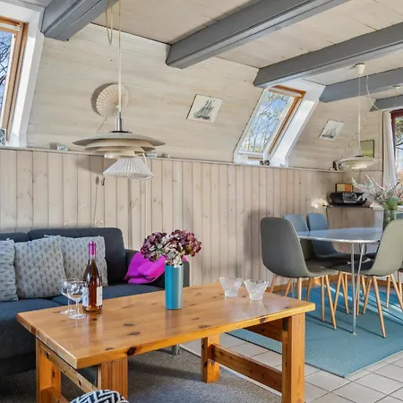 Charming Older Two-storey With Annex, Covered Terrace And Large Garden Close To The Beach, Forest And The Cosy Harbour Town Of 펜션