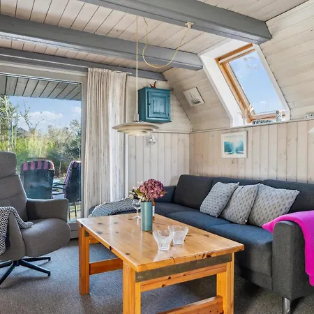 펜션 Charming Older Two-storey With Annex, Covered Terrace And Large Garden Close To The Beach, Forest And The Cosy Harbour Town Of